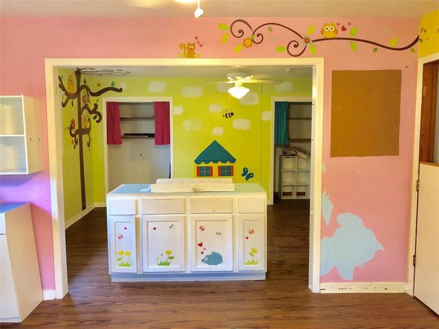 319 E South Street, Alvin, TX 77511