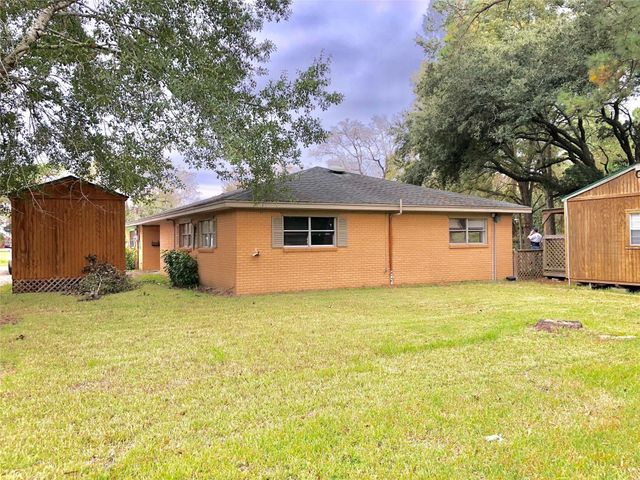 319 E South Street, Alvin, TX 77511