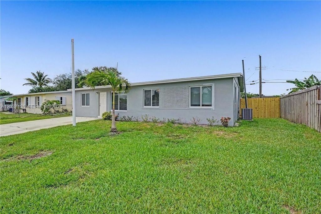 5701 SW 37th Street, Davie, FL 33314