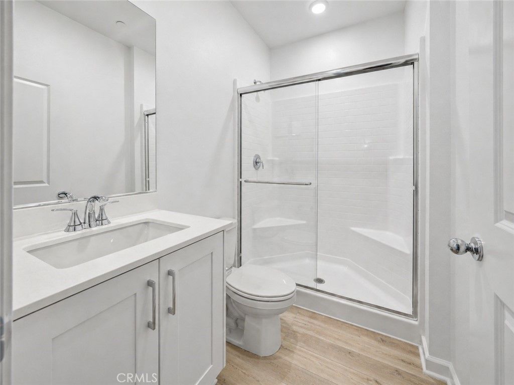 Image 13 of property listing at 9425 1/2 N Sepulveda Boulevard 4, North Hills, CA 91343