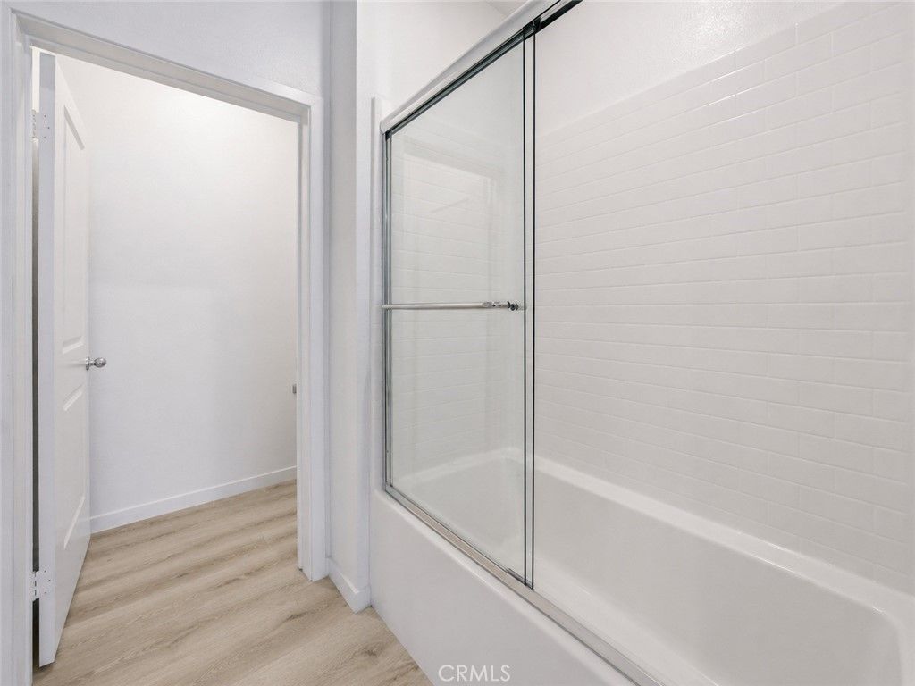 Image 14 of property listing at 9425 1/2 N Sepulveda Boulevard 4, North Hills, CA 91343
