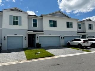 649 NE Waters Edge Lane, Port St Lucie, FL 34983