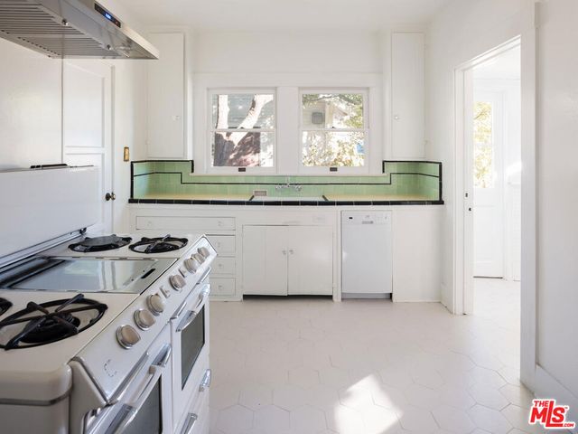 412 W Windsor Road, Glendale, CA 91204