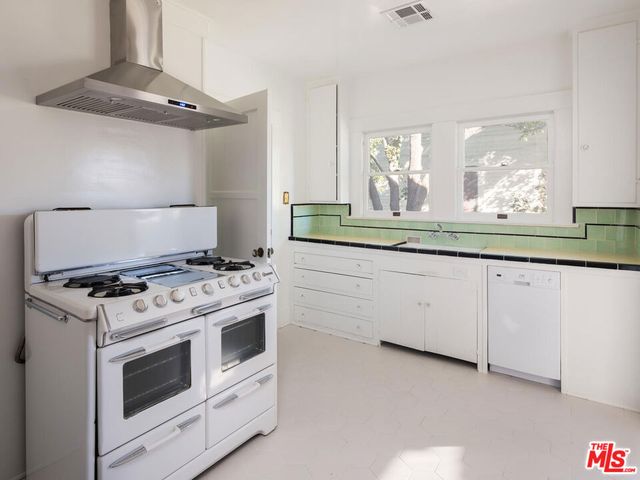 412 W Windsor Road, Glendale, CA 91204