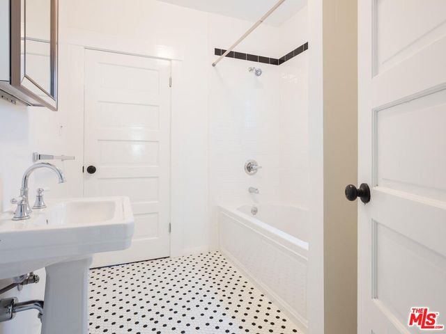 412 W Windsor Road, Glendale, CA 91204