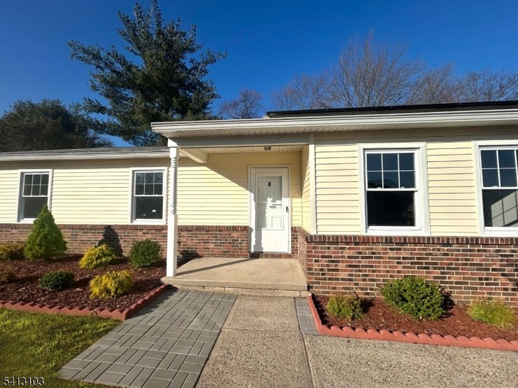 Image 2 of property listing at 4 Dorothea Ter, Lawrence Twp., NJ 08648