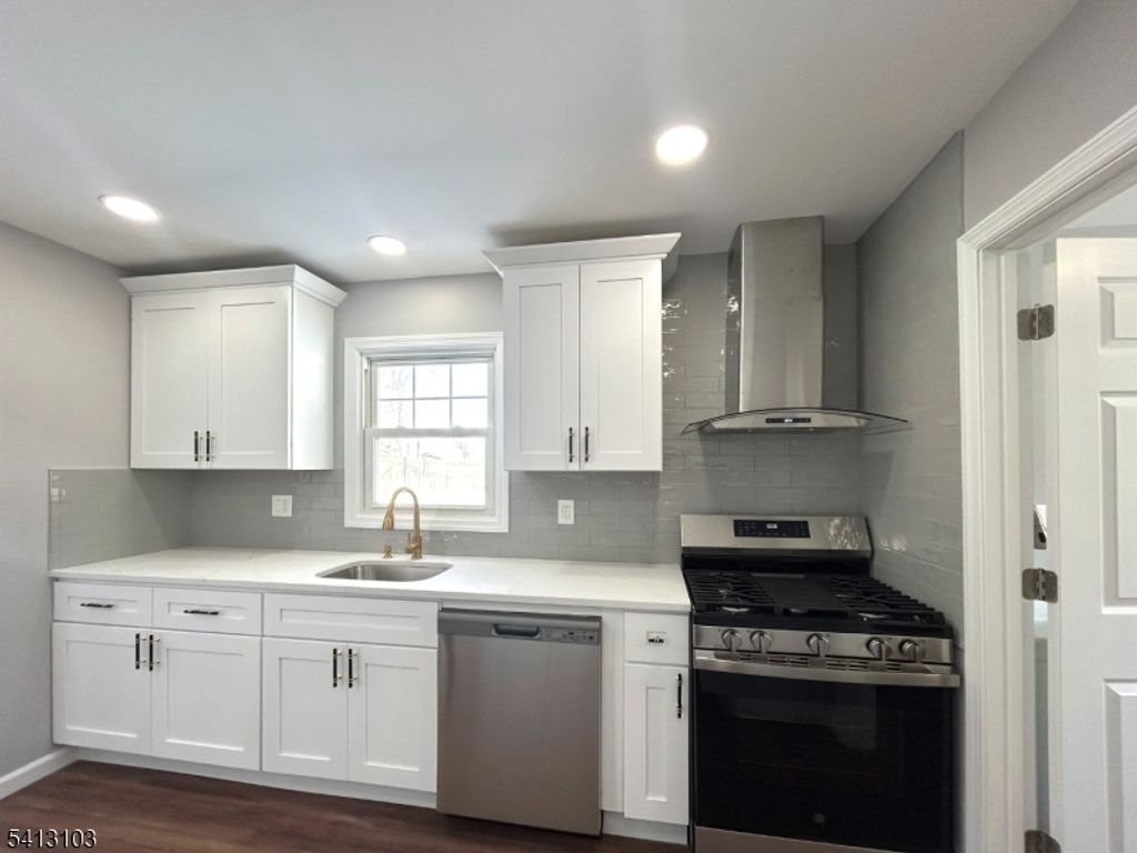 Image 12 of property listing at 4 Dorothea Ter, Lawrence Twp., NJ 08648