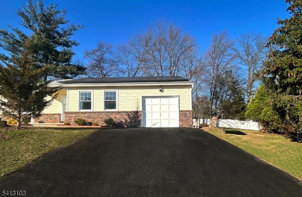 Image 47 of property listing at 4 Dorothea Ter, Lawrence Twp., NJ 08648