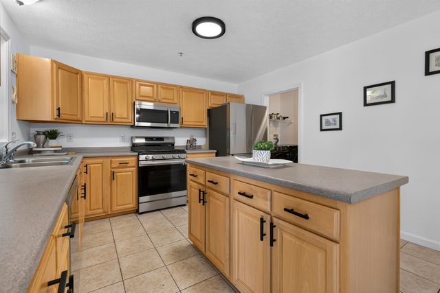 38 Georgetowne Drive, Nashua, NH 03062