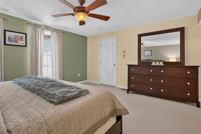 38 Georgetowne Drive, Nashua, NH 03062