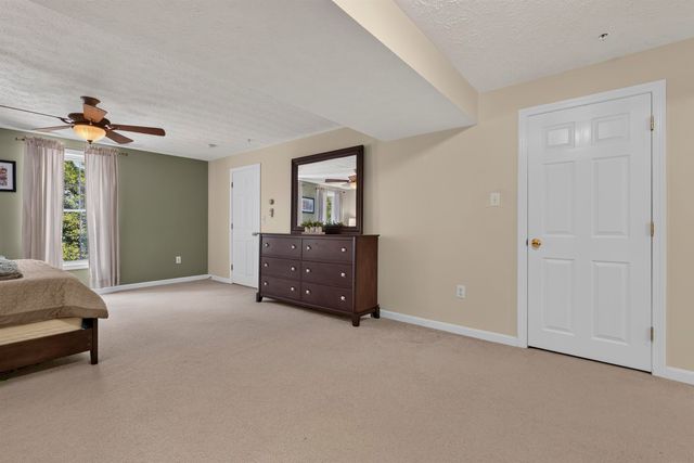 38 Georgetowne Drive, Nashua, NH 03062