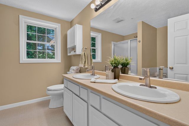 38 Georgetowne Drive, Nashua, NH 03062