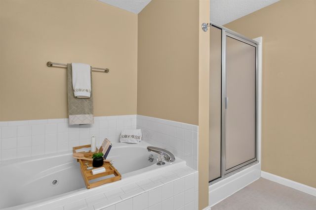 38 Georgetowne Drive, Nashua, NH 03062