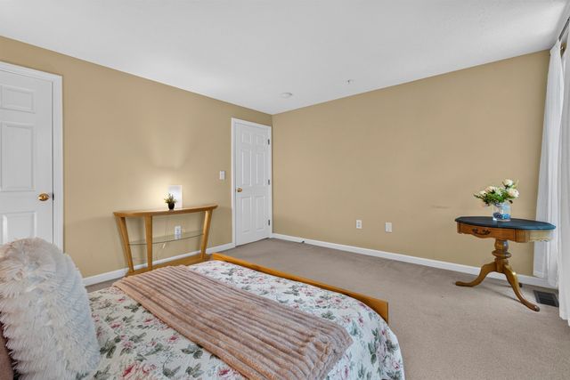 38 Georgetowne Drive, Nashua, NH 03062