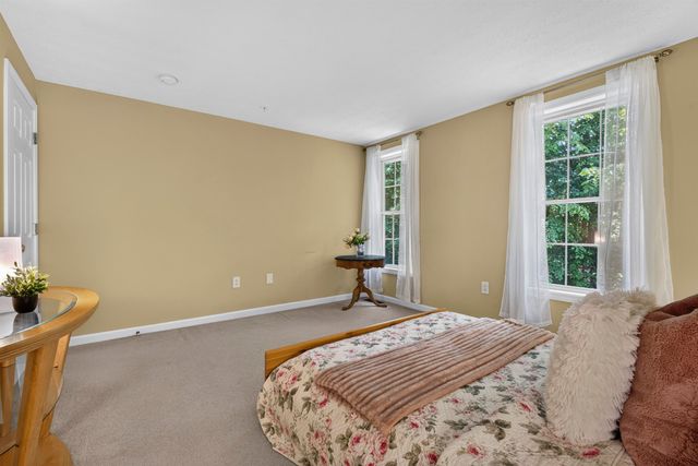 38 Georgetowne Drive, Nashua, NH 03062