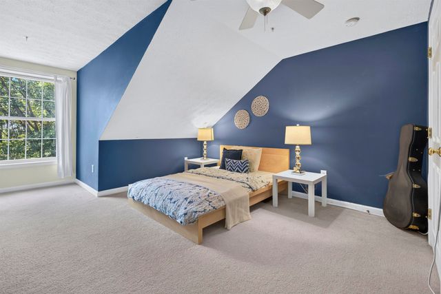 38 Georgetowne Drive, Nashua, NH 03062