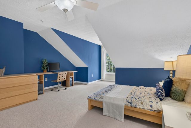 38 Georgetowne Drive, Nashua, NH 03062