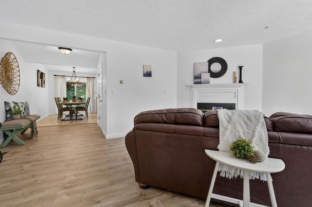 38 Georgetowne Drive, Nashua, NH 03062