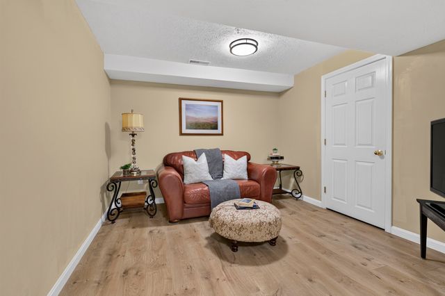 38 Georgetowne Drive, Nashua, NH 03062