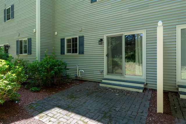 38 Georgetowne Drive, Nashua, NH 03062