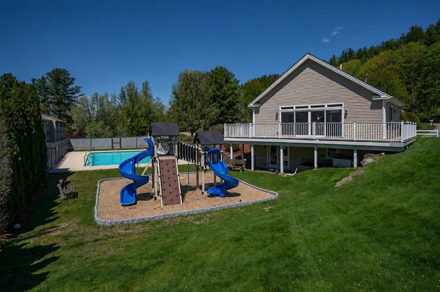 38 Georgetowne Drive, Nashua, NH 03062