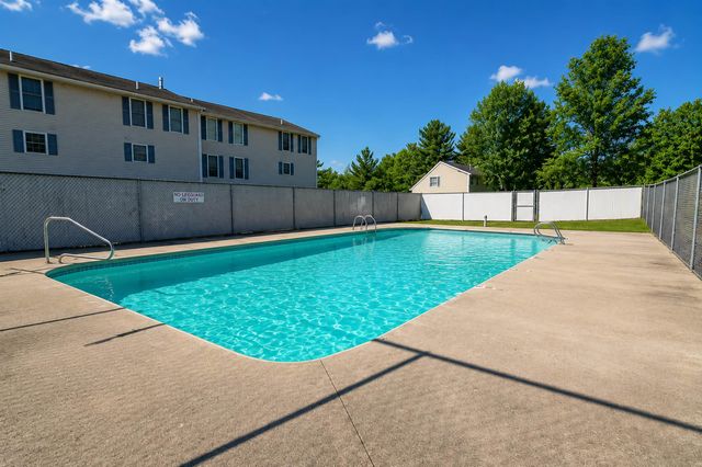 38 Georgetowne Drive, Nashua, NH 03062