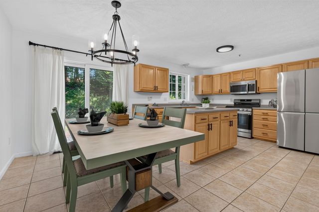 38 Georgetowne Drive, Nashua, NH 03062