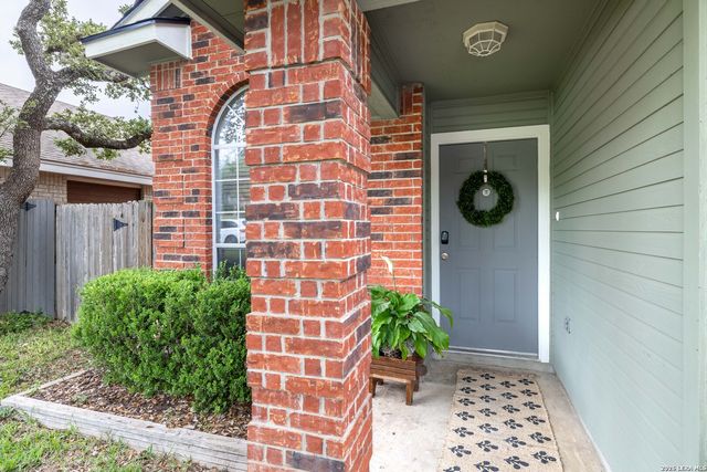 8663 Silent Oaks, San Antonio, TX 78250