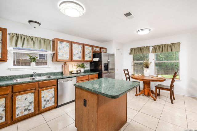 8663 Silent Oaks, San Antonio, TX 78250