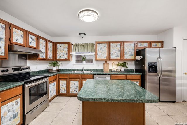 8663 Silent Oaks, San Antonio, TX 78250