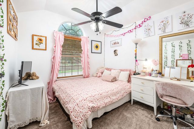 8663 Silent Oaks, San Antonio, TX 78250