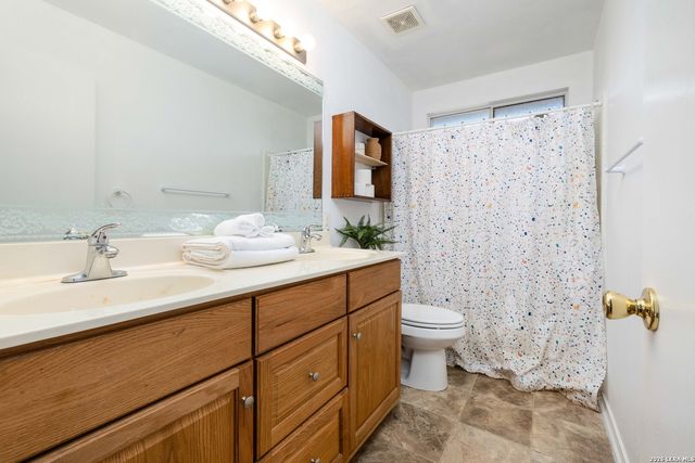 8663 Silent Oaks, San Antonio, TX 78250