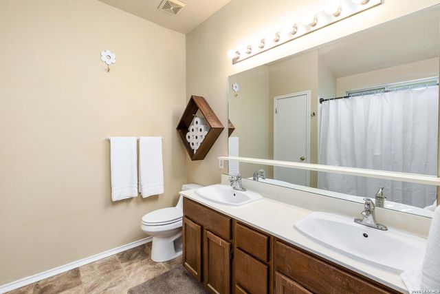 8663 Silent Oaks, San Antonio, TX 78250
