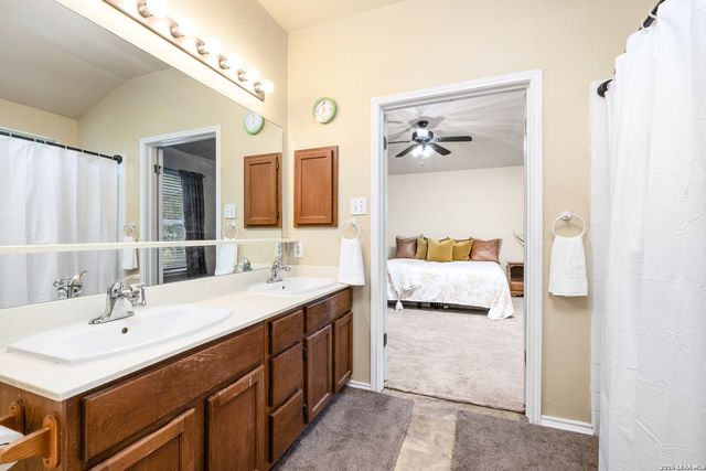 8663 Silent Oaks, San Antonio, TX 78250