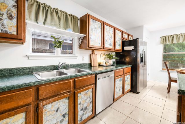 8663 Silent Oaks, San Antonio, TX 78250