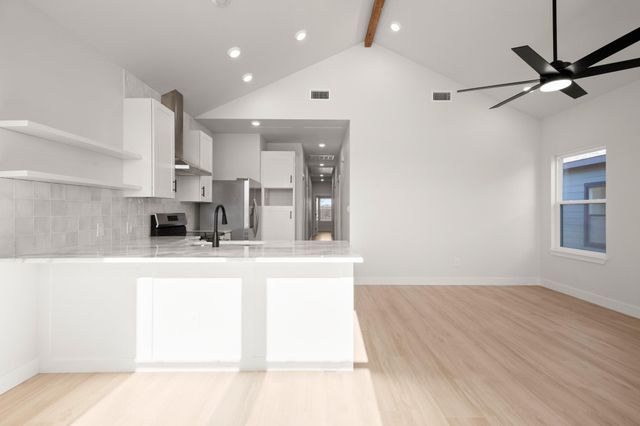 306 S Avenue P Ave A, Marble Falls, TX 78654