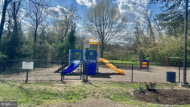 11209 MOBILE DR, Fairfax, VA 22030