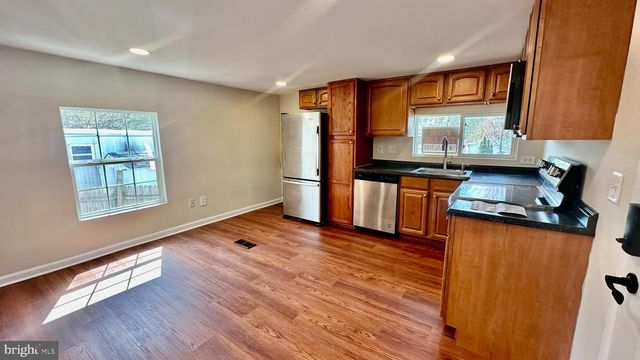 11209 MOBILE DR, Fairfax, VA 22030