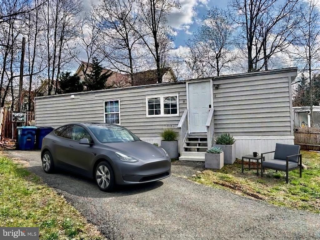 11209 MOBILE DR, Fairfax, VA 22030
