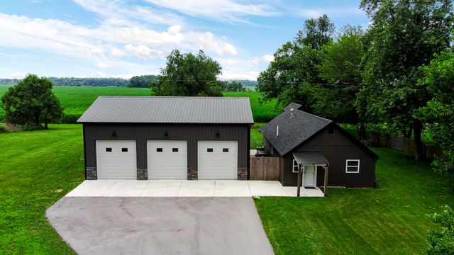 674 W 1000 S, Hebron, IN 46341