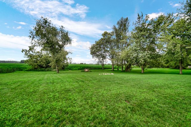 674 W 1000 S, Hebron, IN 46341