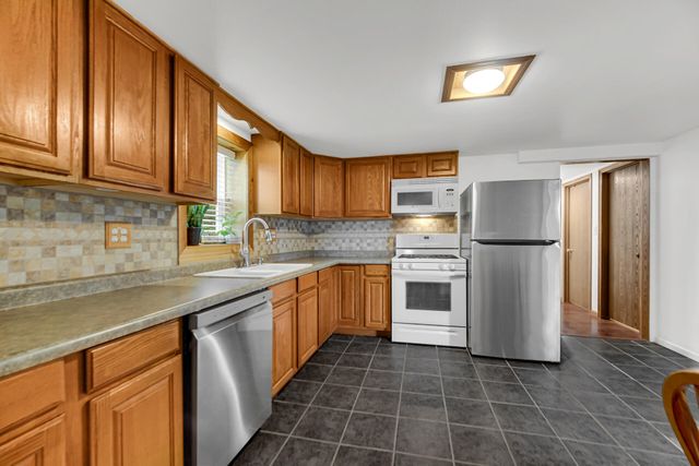674 W 1000 S, Hebron, IN 46341