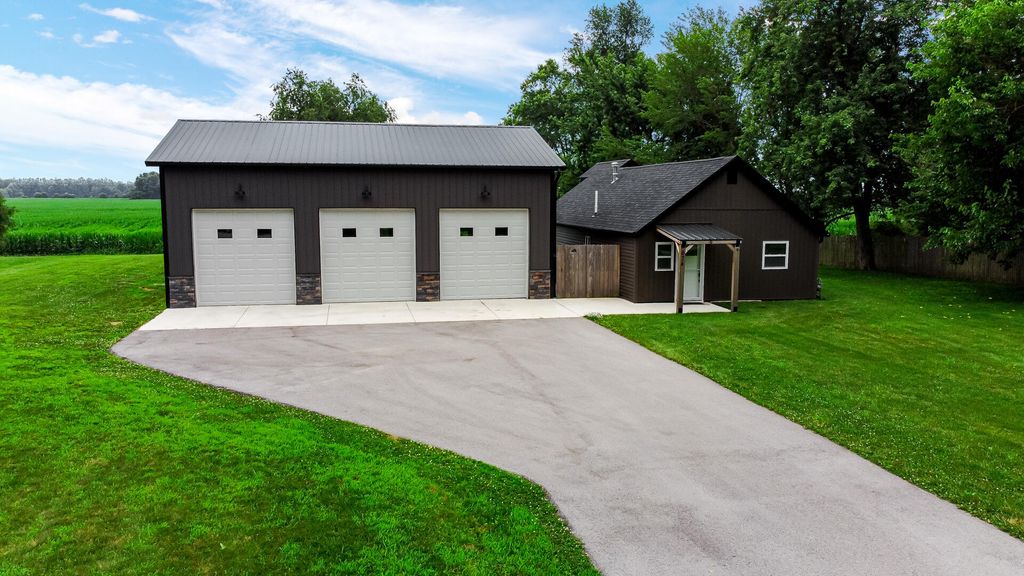 674 W 1000 S, Hebron, IN 46341