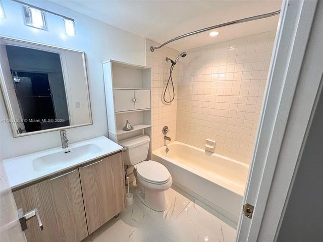 200 SW 132nd Way 203L, Pembroke Pines, FL 33027
