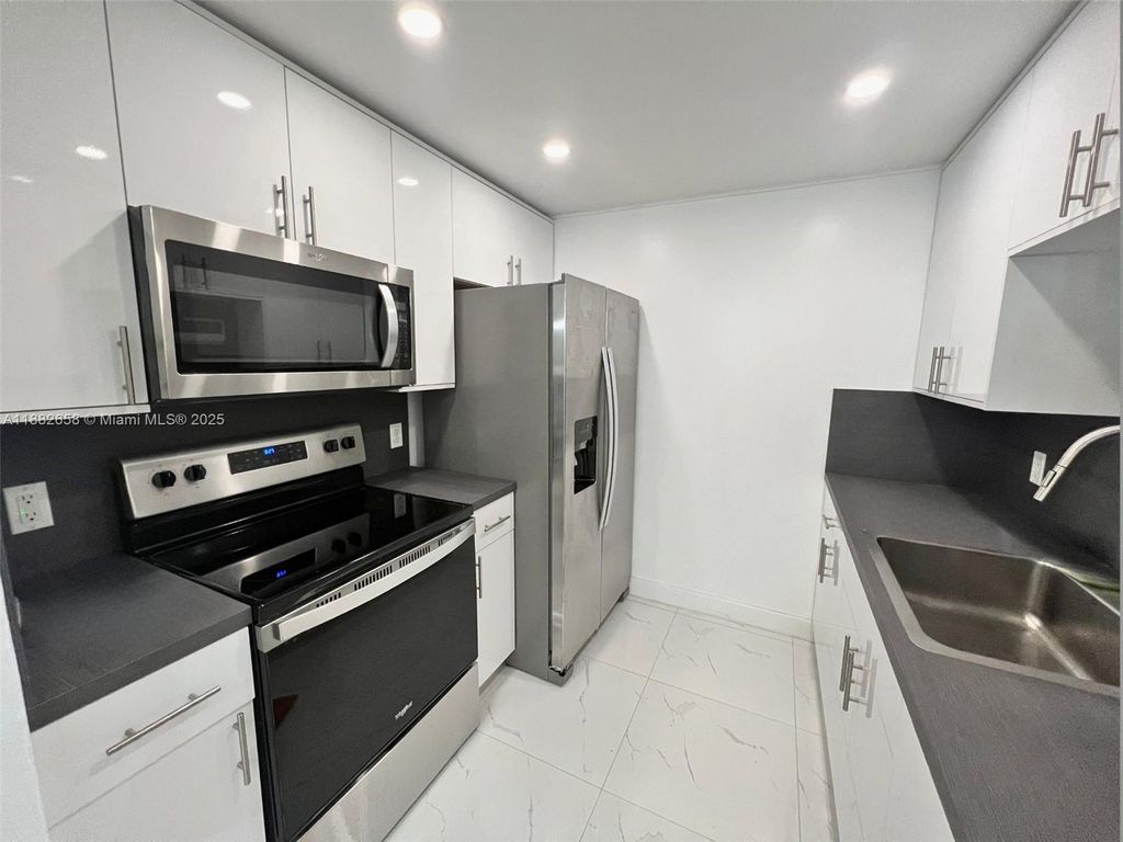 200 SW 132nd Way 203L, Pembroke Pines, FL 33027