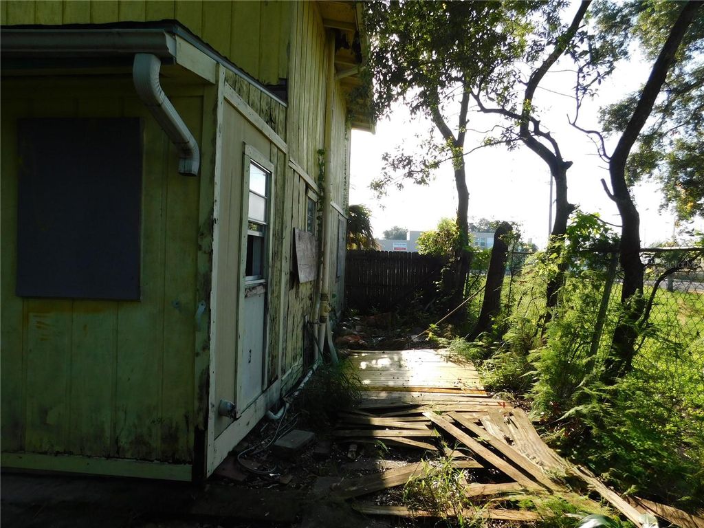 911 12TH AVENUE W, BRADENTON, FL 34205 — photo 2