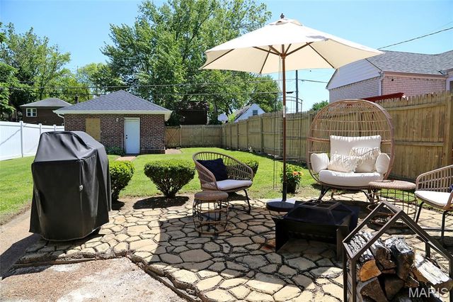 6772 Bartmer Avenue, University City, MO 63130