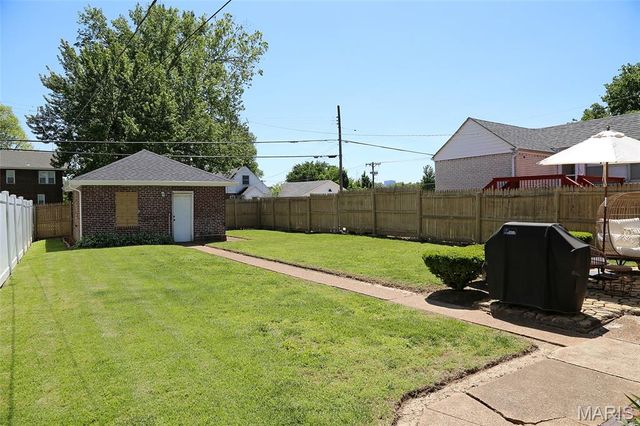 6772 Bartmer Avenue, University City, MO 63130
