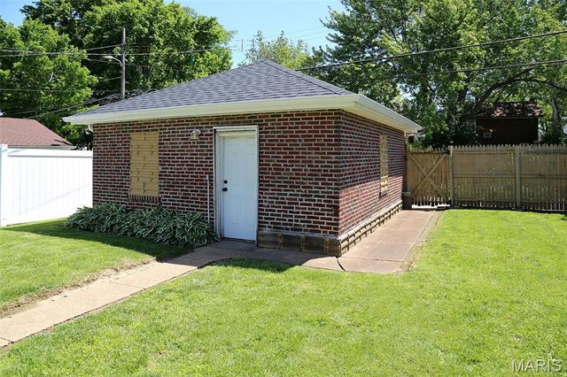 6772 Bartmer Avenue, University City, MO 63130