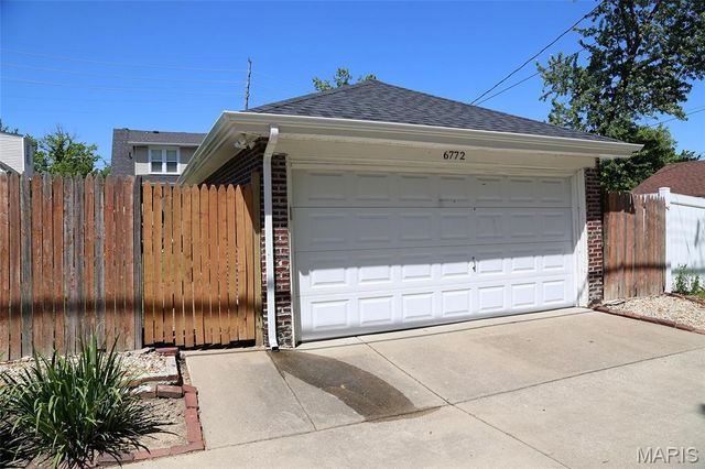 6772 Bartmer Avenue, University City, MO 63130